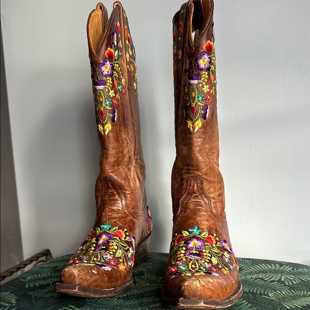 Brown Leather Heeled Boots with Floral Embroidery